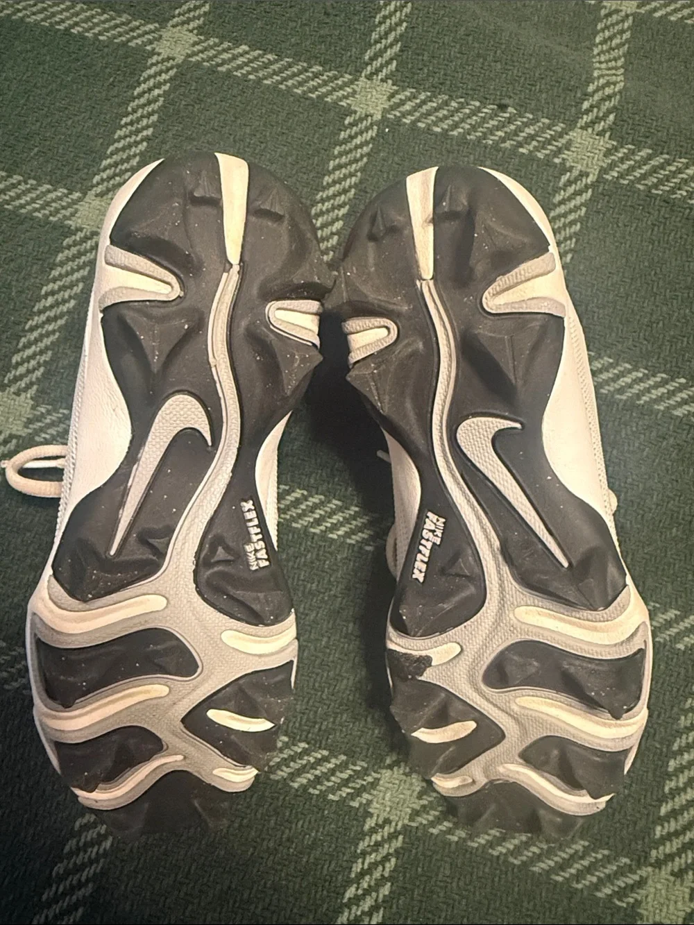 Kids 2Y Nike vapor White and Black Mesh cleats